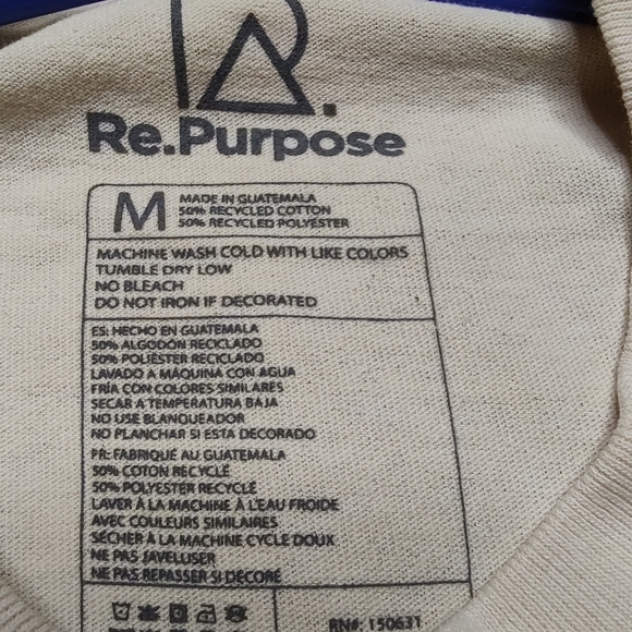 Earth day Medium sized recycled material T shirt - Picture 3 of 3